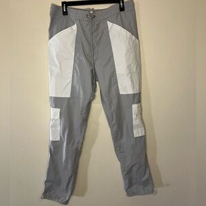 PacSun Men’s light gray cargo pants. Size L